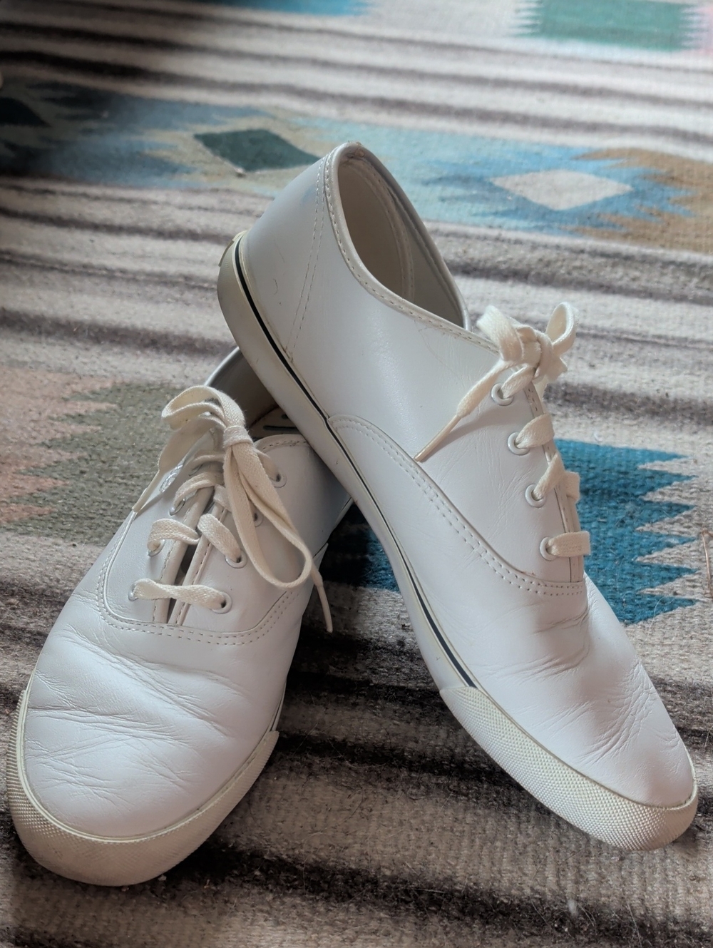Vintage Liz Claiborne Oxford White Low-Top Lace-Up Sneakers Leather Style